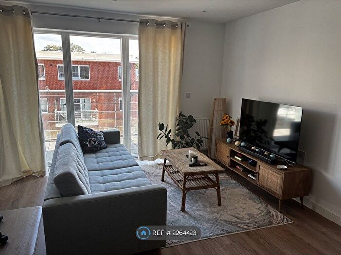 1 Bedroom Flat To Rent In London, London, SW20