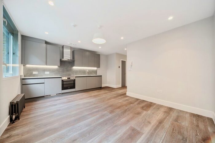 Studio To Rent In Shorts Gardens, London, WC2H