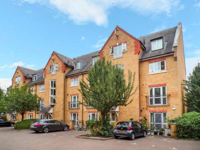 2 Bedroom Flat To Rent In Turner Street, Royal Docks, Canning Town, London, E16