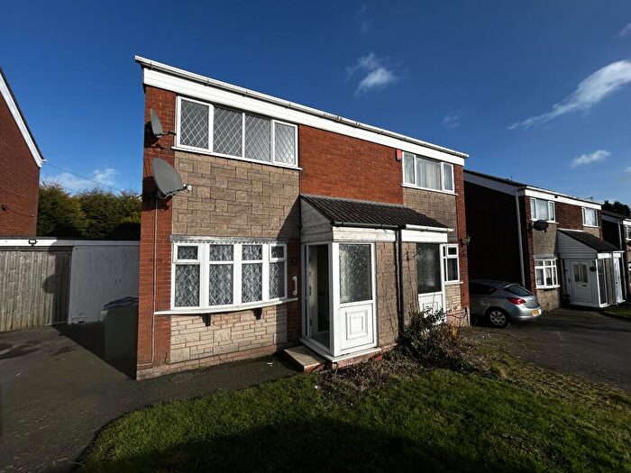 3 Bedroom Semi-Detached House To Rent In Ascot Close, Oldbury, B69