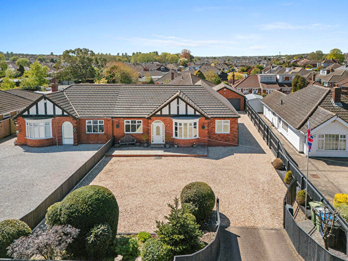 5 Bedroom Semi-Detached Bungalow For Sale In Church Avenue, Humberston, DN36