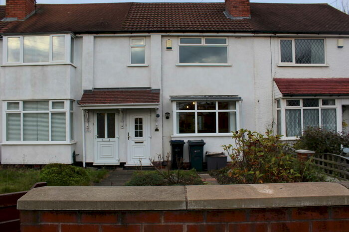 2 Bedroom Terraced House To Rent In Bells Lane, Birmingham, West Midlands, B14