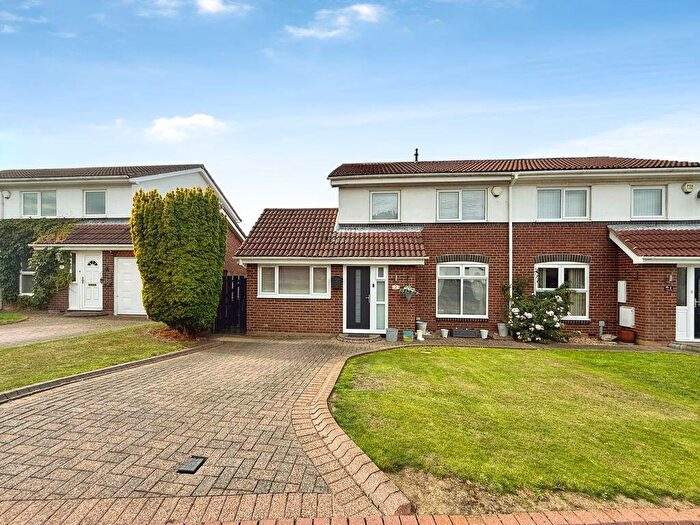 3 Bedroom Semi-Detached House For Sale In Catkin Walk, Ryton, NE40