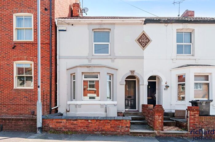 2 Bedroom Terraced House For Sale In William Street, Kingshill, Swindon, SN1