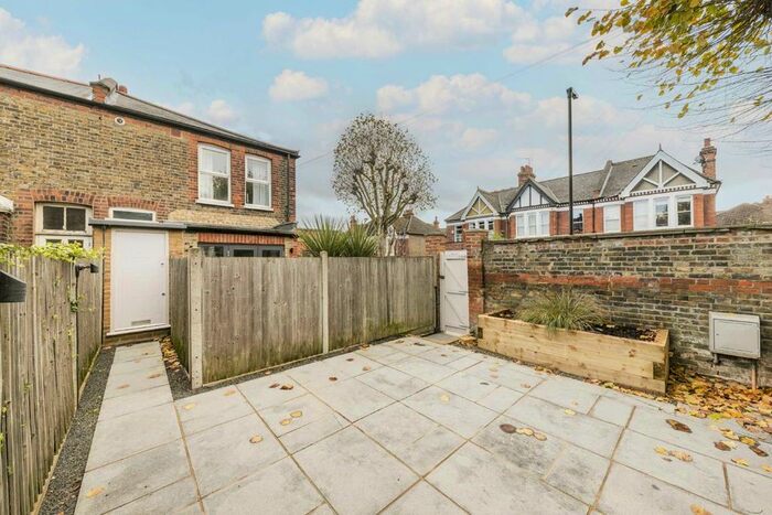 1 Bedroom Flat To Rent In Harborough Road, London, SW16