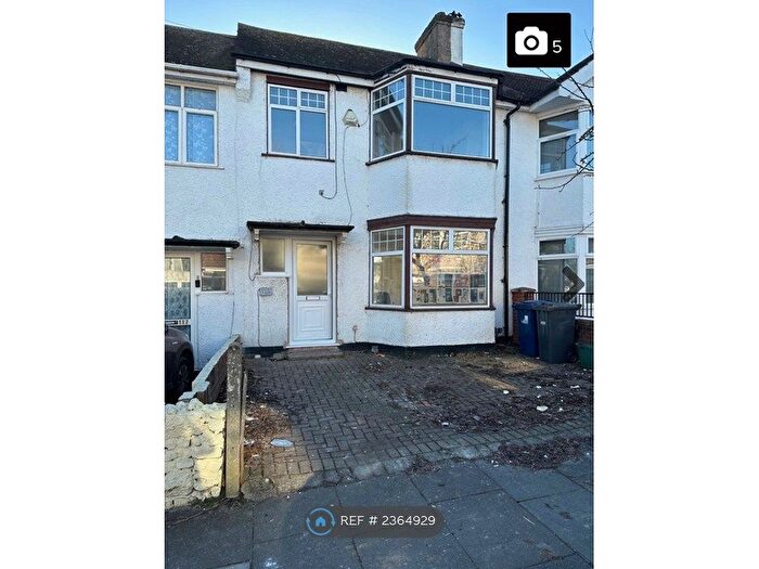 3 Bedroom Terraced House To Rent In Sudbury Heights Avenue, Greenford, UB6