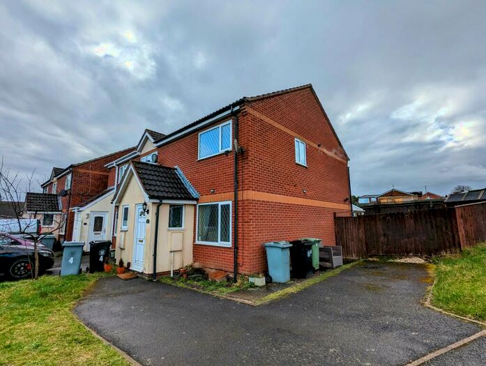 2 Bedroom House To Rent In Campbell Close, Grantham, NG31