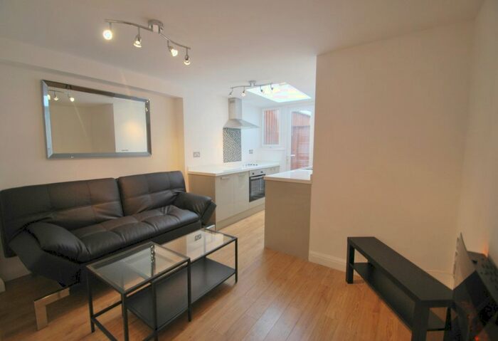 1 Bedroom Flat To Rent In Elm Street, Cardiff, CF24