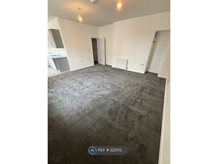 1 Bedroom Flat To Rent In . Southgate Street, Launceston, PL15