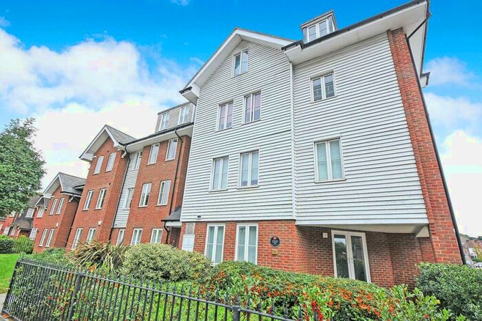 1 Bedroom Flat To Rent In Well Hall Road, London, SE9