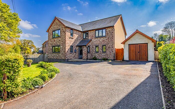 4 Bedroom Detached House For Sale In Hoarwithy, Hereford, HR2