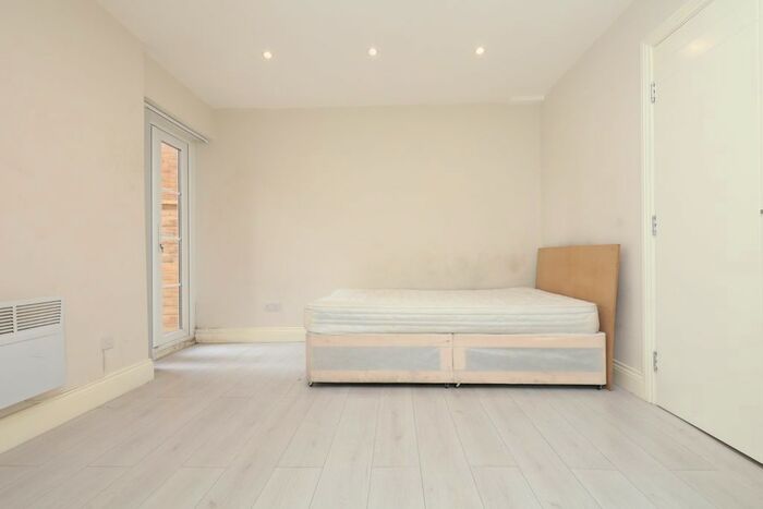 Studio To Rent In Clarendon Rise, Lewisham, London, SE13