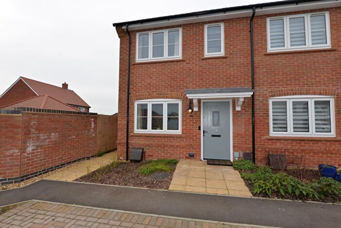 2 Bedroom End Of Terrace House To Rent In Phoenix Drive, Southampton, SO31