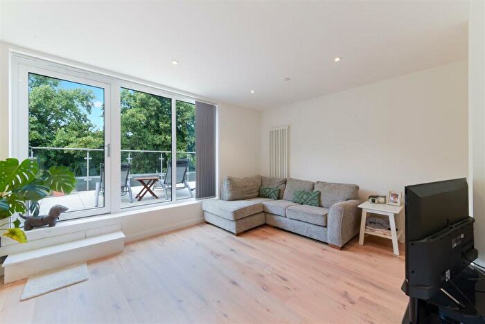 1 Bedroom Flat For Sale In Ashley Road, Epsom, KT18