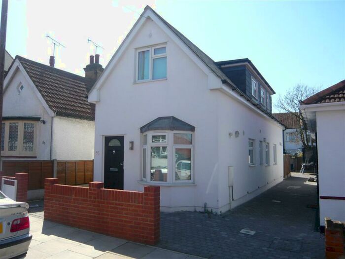 3 Bedroom Detached House To Rent In Lansdowne Avenue, Leigh-On-Sea, SS9