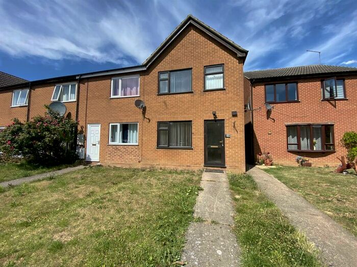 3 Bedroom Semi-Detached House To Rent In Medlock Crescent, Spalding, PE11