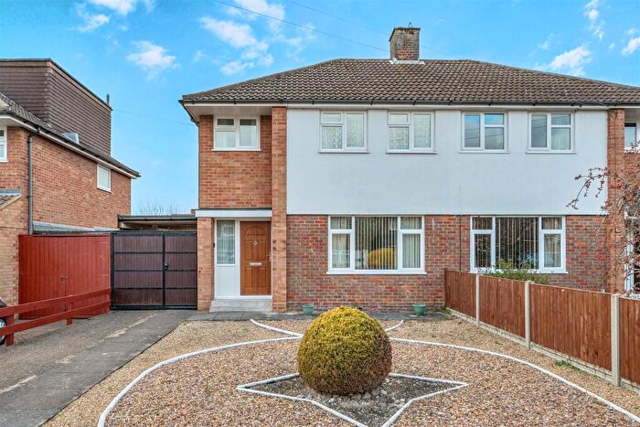 3 Bedroom Semi Detached House For Sale In Larkway, Bedford, MK41