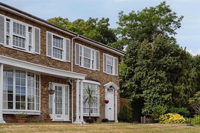 3 Bedroom End Of Terrace House For Sale In Linkfield Street, Redhill, RH1