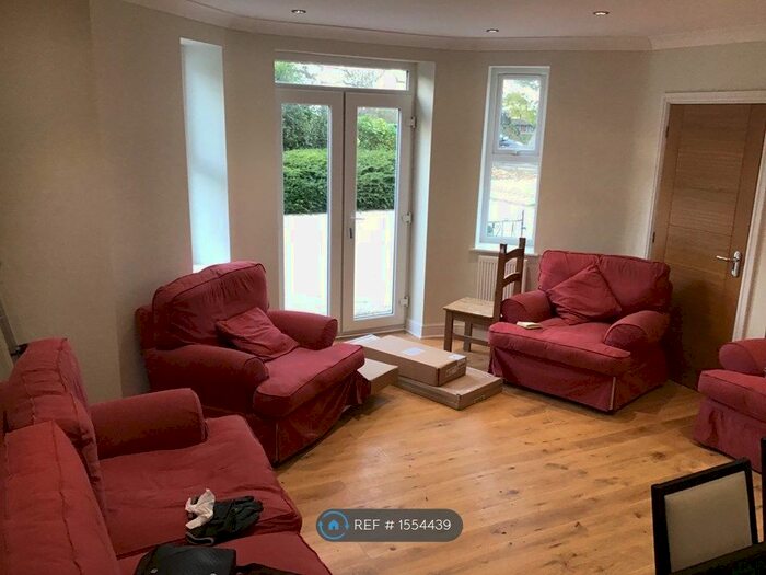 2 Bedroom Flat To Rent In Anglsea Lodge, Kingston, KT1