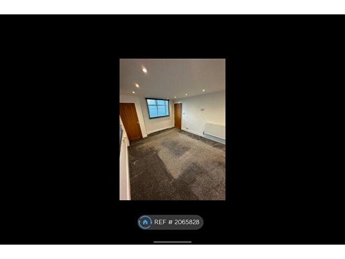 3 Bedroom Terraced House To Rent In Manchester Road, Huddersfield, HD4