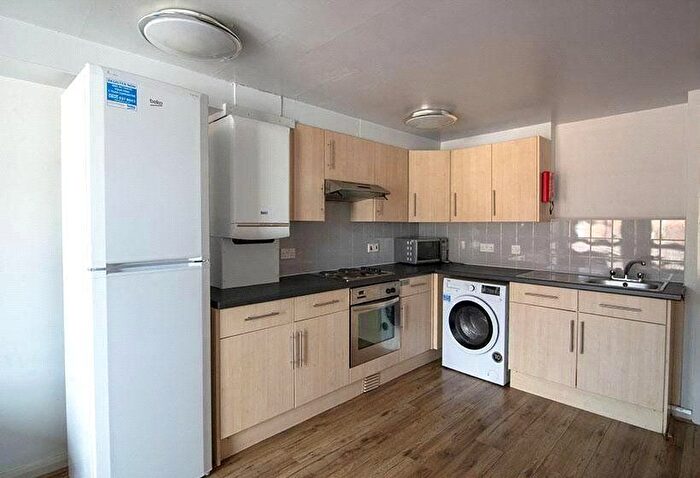 4 Bedroom Flat To Rent In Guinness Court, Lever Street, London, EC1V