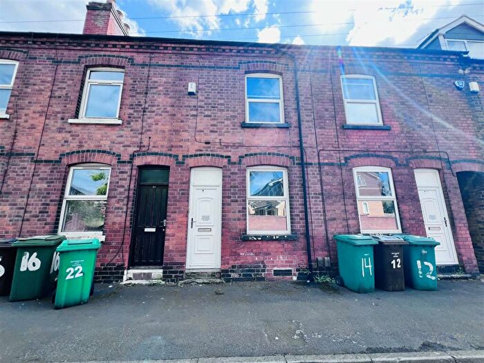 3 Bedroom Terraced House To Rent In Cycle Road, Nottingham, NG7