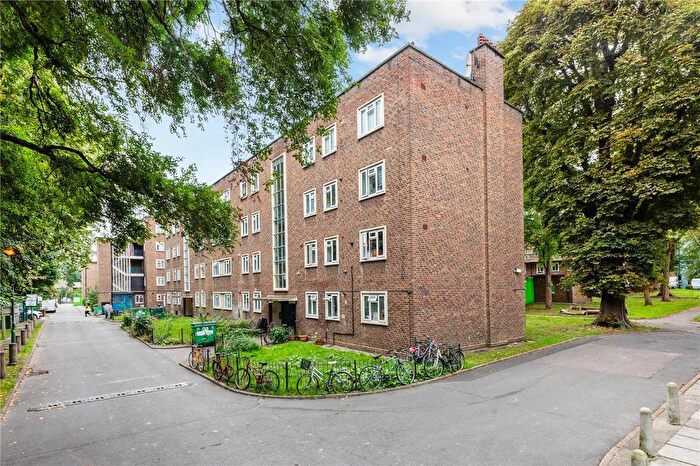 2 Bedroom Apartment To Rent In Sinclair Court London, Highbury, New Park, London, N5