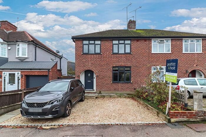 3 Bedroom Semi-Detached House For Sale In Carisbrooke Avenue, Watford, WD24