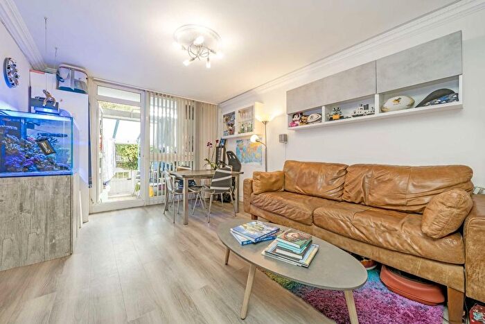 3 Bedroom Flat To Rent In Penton Rise, London, WC1X