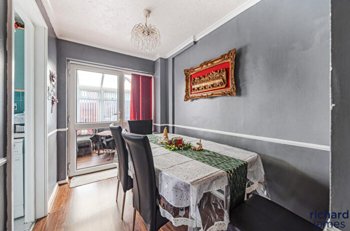 3 Bedroom End Of Terrace House For Sale In Eliot Close, Liden, SN3