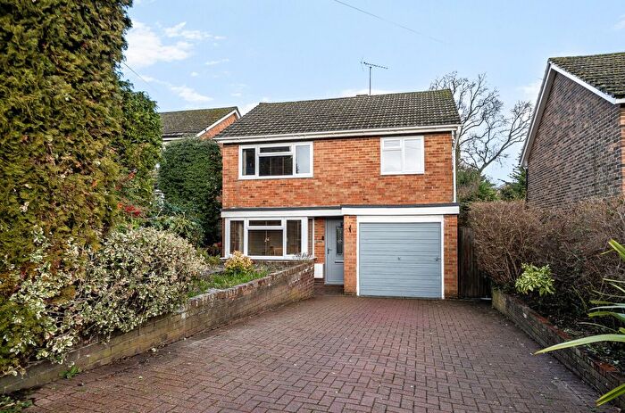 3 Bedroom Detached House For Sale In Elm Crescent, Farnham, Surrey, GU9