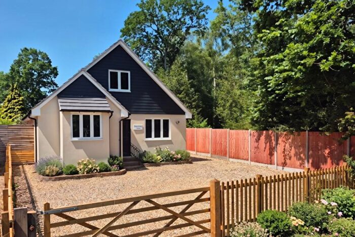 4 Bedroom Detached House For Sale In Honey Hill, Wokingham, RG40