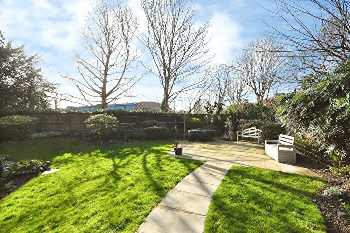 2 Bedroom Flat For Sale In Broomfield Road, Chelmsford, Essex, CM1