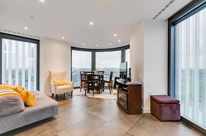 2 Bedroom Flat To Rent In Chronicle Tower, B City Road, London, EC1V