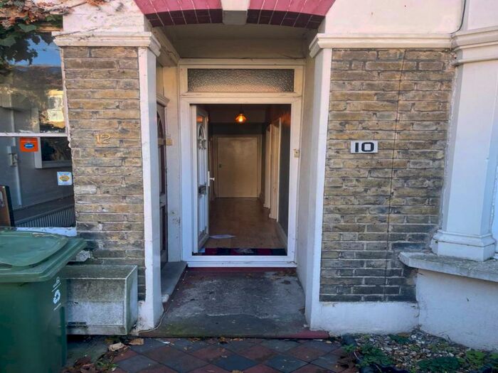 2 Bedroom Flat To Rent In St Annes Road, Leytonstone, E11