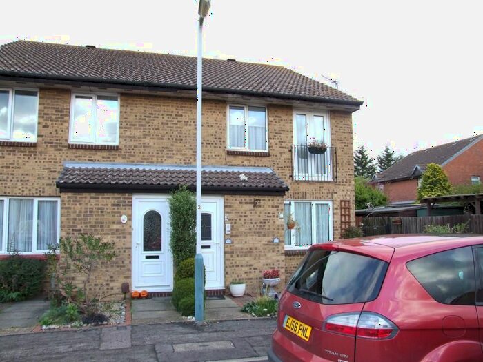 1 Bedroom Flat To Rent In Sarre Avenue, Hornchurch, RM12