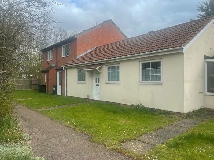 2 Bedroom Bungalow To Rent In Alburgh Close, Bedford, MK42
