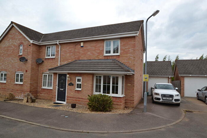 3 Bedroom Semi Detached House To Rent In Penrhyn Close, Corby, NN18