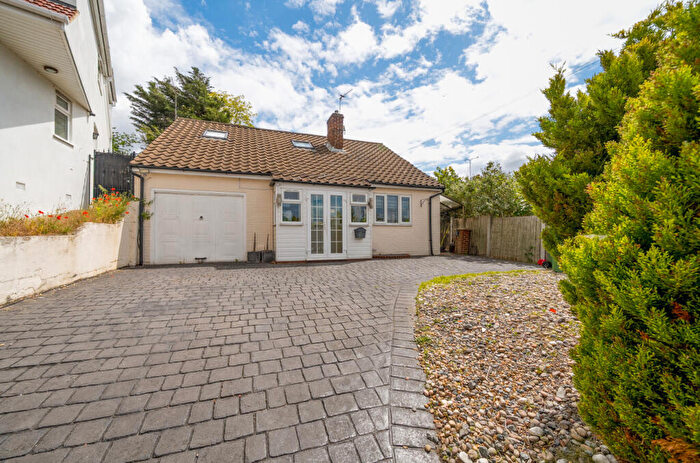 3 Bedroom Bungalow For Sale In Appledore Avenue, Bexleyheath, Kent, DA7