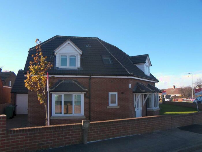 3 Bedroom Detached House To Rent In Tinshill Lane, Cookridge, Leeds, LS16
