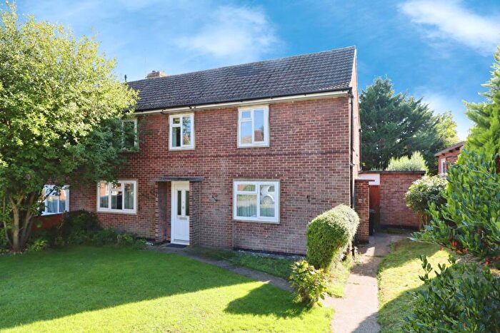2 Bedroom Maisonette For Sale In Langham Crescent, Billericay, CM12