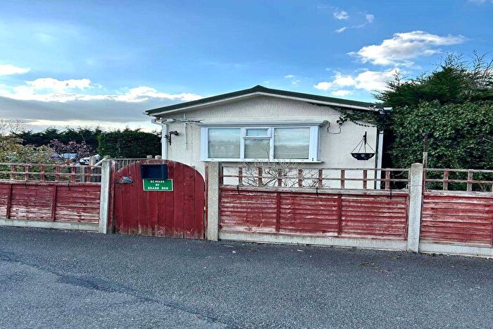 1 Bedroom Bungalow To Rent In Grange Farms (Upper Halliford) Ltd, Frith Grange, Upper Halliford, Shepperton, TW17