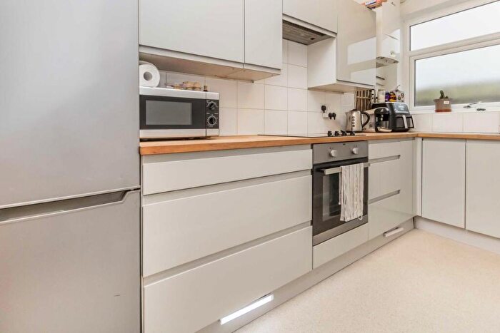 2 Bedroom Flat To Rent In Bonner Hill Road, Kingston Upon Thames, KT1