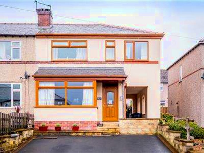 4 Bedroom End Of Terrace House For Sale In Lindley Avenue, Lindley