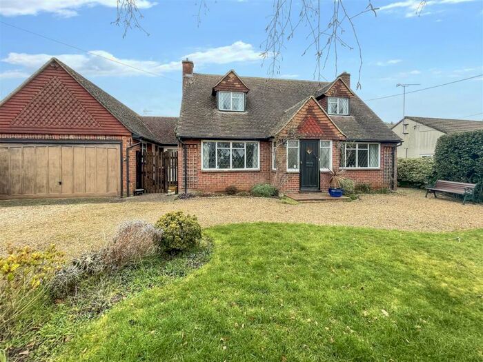 3 Bedroom Detached House For Sale In Russell Road, Tokers Green, RG4