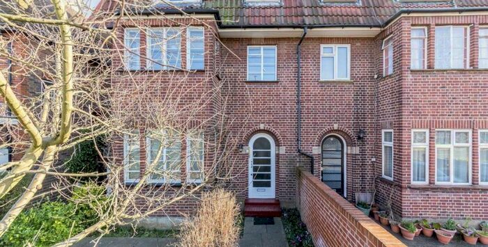 2 Bedroom Flat To Rent In Chiswick Lane, London, W4