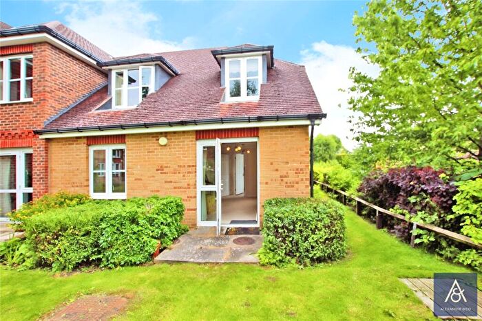 1 Bedroom Apartment For Sale In St Rumbolds Court, Brackley, Northants, NN13