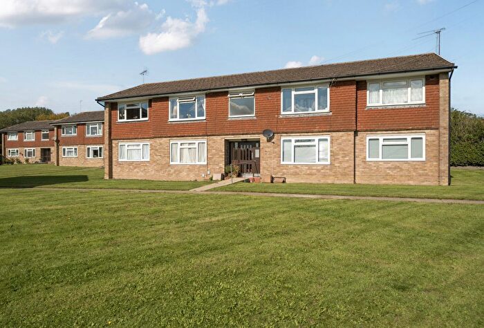2 Bedroom Flat For Sale In Park Lane, Kemsing, Sevenoaks, Kent, TN15