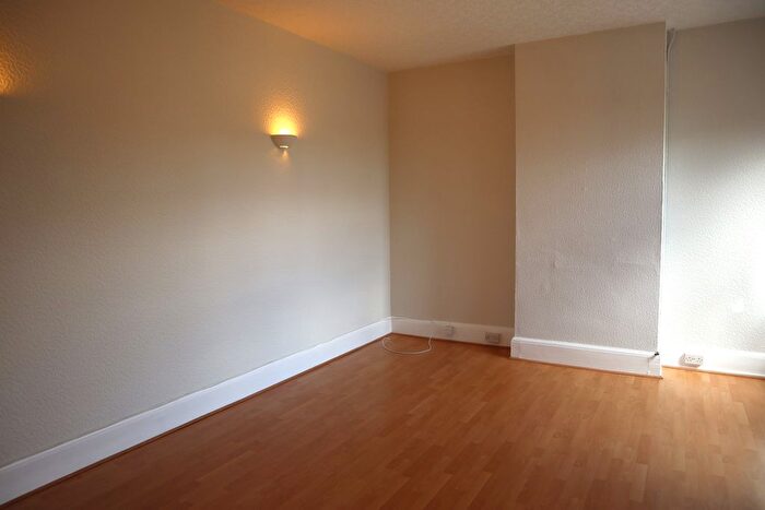 2 Bedroom Flat To Rent In High Street Colliers Wood, Colliers Wood, SW19
