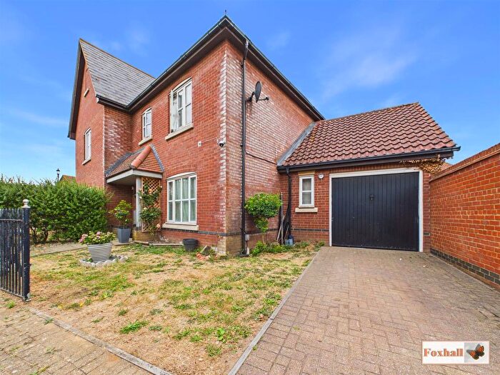 3 Bedroom Semi-Detached House For Sale In Loganberry Road, Ipswich, IP3